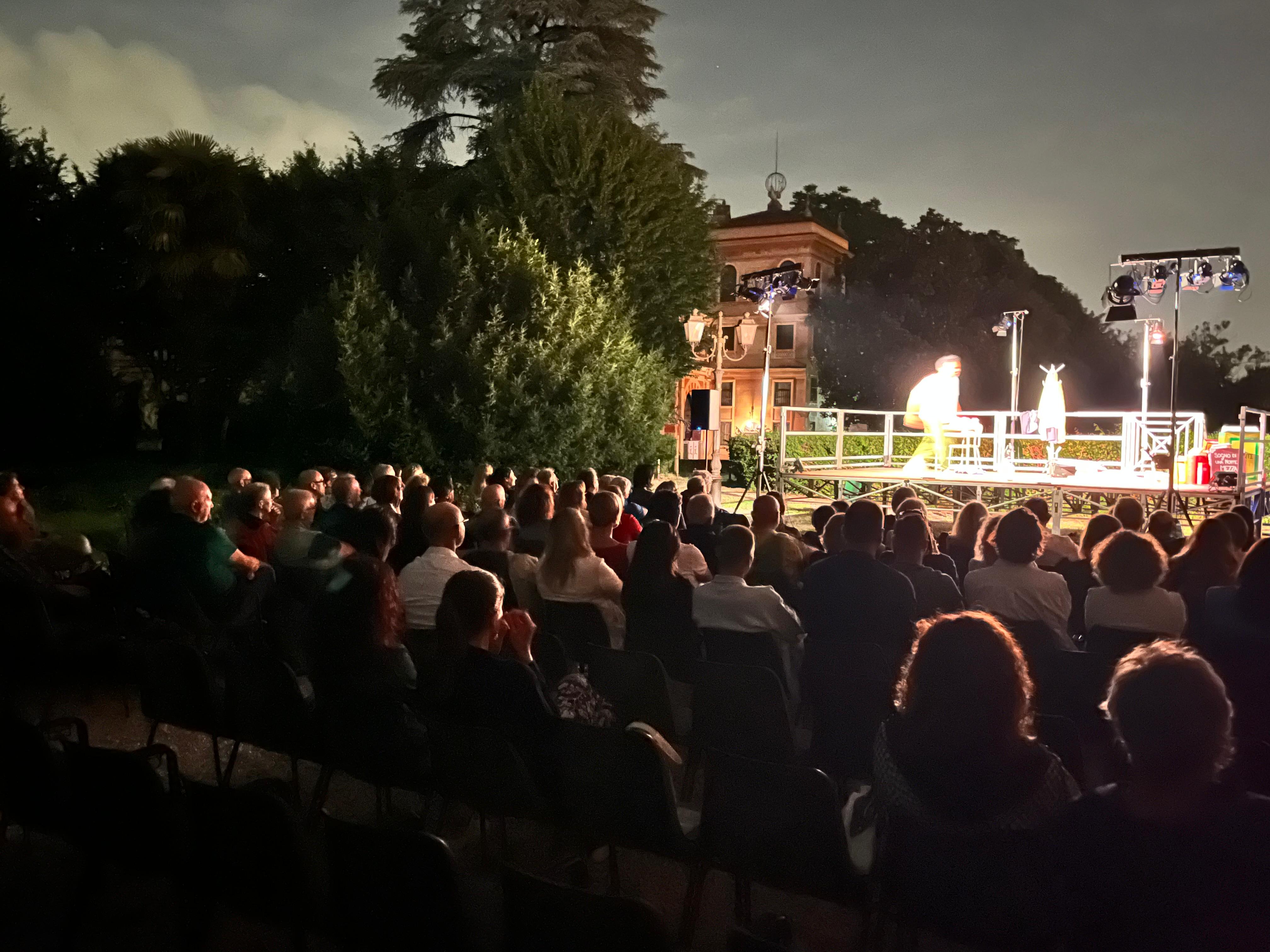 Spettacolo teatrale all'aperto SGUARDI 2025